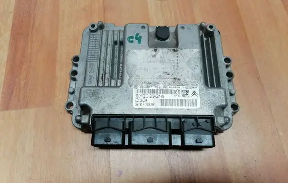 Citroen C4 I Engine control unit/module 0281011863 EDC16C34 9661773380