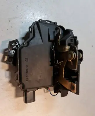 Seat Toledo II (1M) Rear door lock 3B4839015A