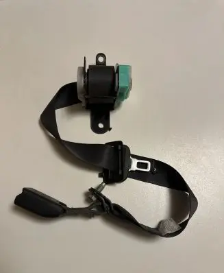 Middle seatbelt (rear)