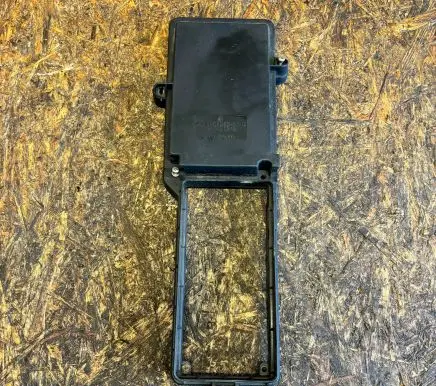 Mercedes-Benz E W124 Fuse box cover 1245400082 08877650