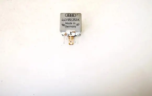 Volkswagen PASSAT B5 Other relay 443951253k 899512