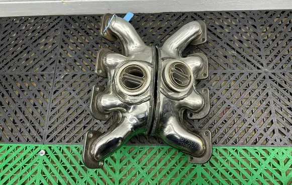 BMW X5M E70 Exhaust manifold 7589089 10218010
