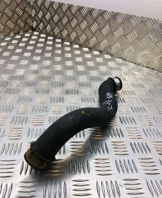 Mercedes-Benz C W204 Engine coolant pipe/hose A2045011582
