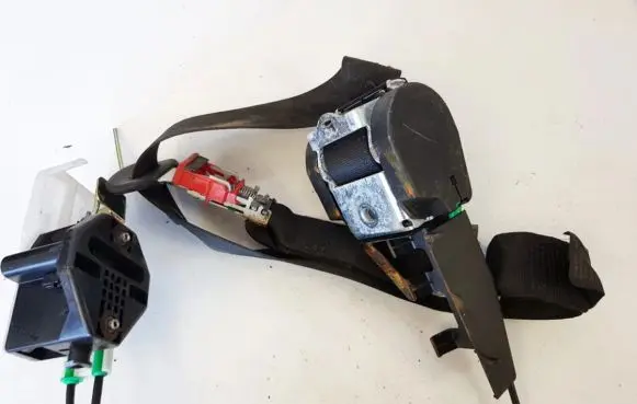 Opel Astra G Rear seatbelt 566219701