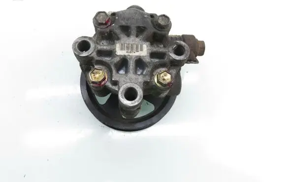 Toyota Avensis T220 Power steering pump 
