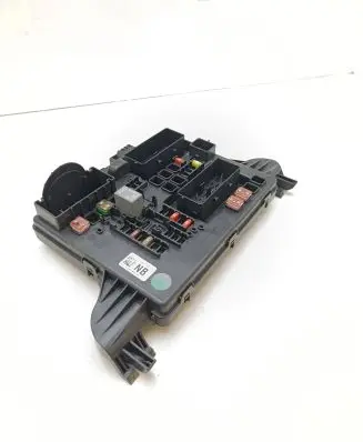Opel Insignia A Fuse module 13277318