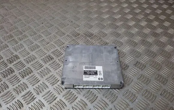 Toyota Avensis T250 Engine control unit/module 1758006326 8966105690 MB1758006326