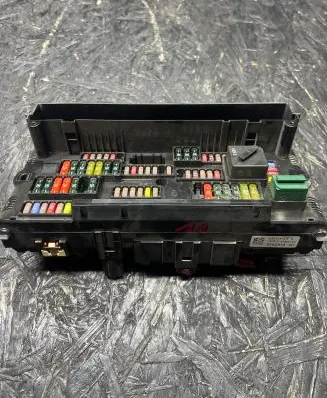 BMW 5 F10 F11 Fuse box set 9252815 04694154 317033442