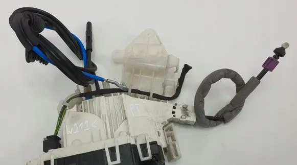 Mercedes-Benz E W212 Rear door lock A2047301435