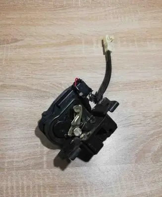 Toyota Prius (XW20) Rear glass lock/latch WhiteConector