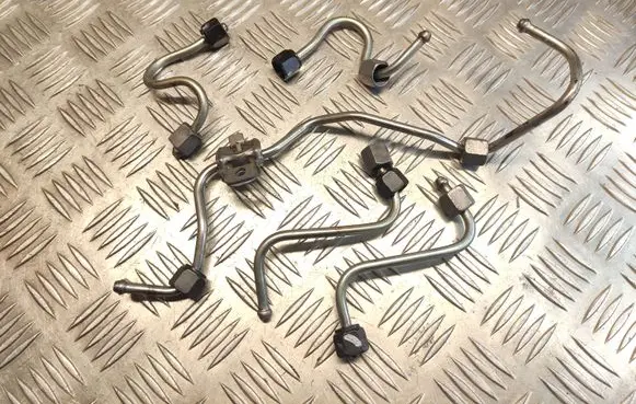 Fuel injector supply line/pipe