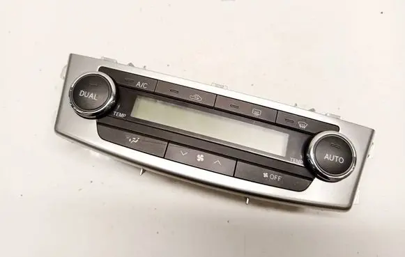 Toyota Avensis T270 Climate control unit 0768J 5590005541