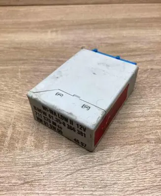 BMW 3 E36 Window wiper relay 8366381 711370