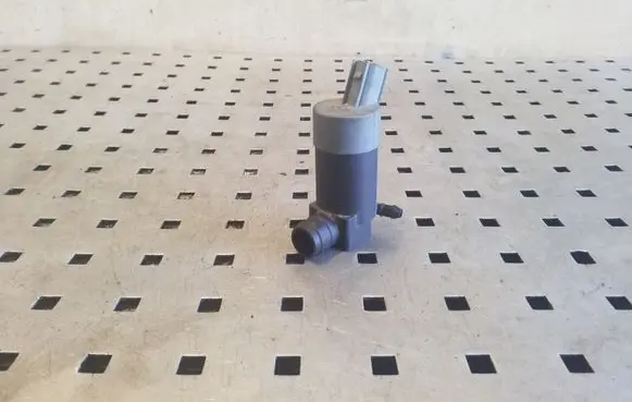 Jaguar XJL Windscreen/windshield washer pump