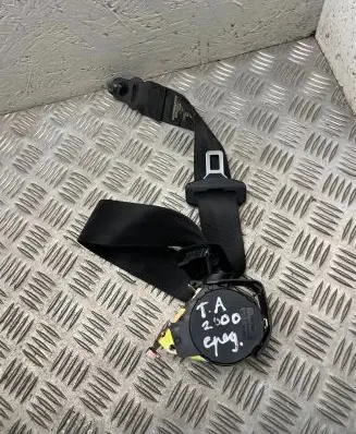 Middle seatbelt (rear)