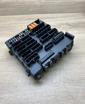 Opel Signum Fuse module 13205777 519165005
