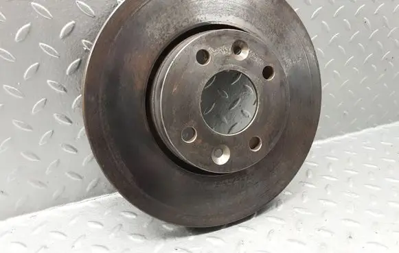 Dacia Sandero III Front brake disc 679R174 402067025R 402062650R