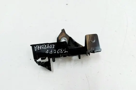 Front bumper mounting bracket