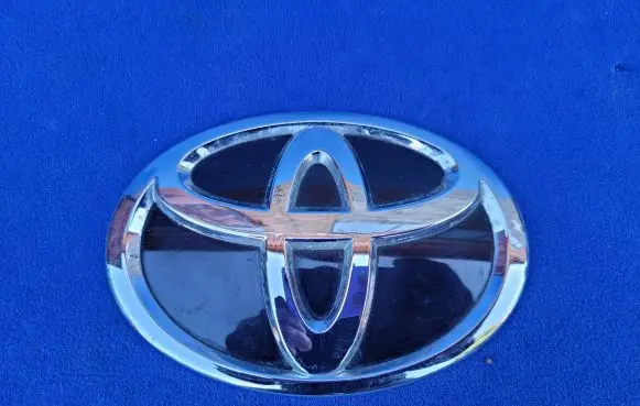 Toyota Aygo AB40 Manufacturers badge/model letters 745310H090