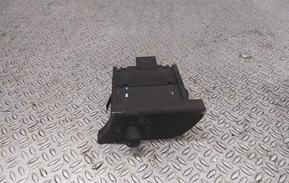 Audi A4 S4 B7 8E 8H Headlight level height control switch 8E1919094