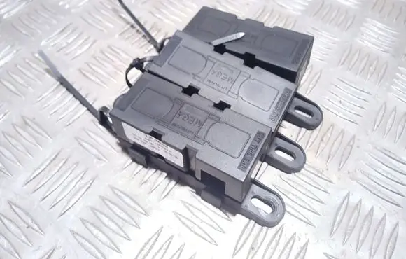 Jaguar XF X250 Fuse module 8X2T14A005