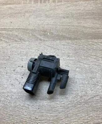 Volkswagen Golf IV Vacuum valve 1K0906283A