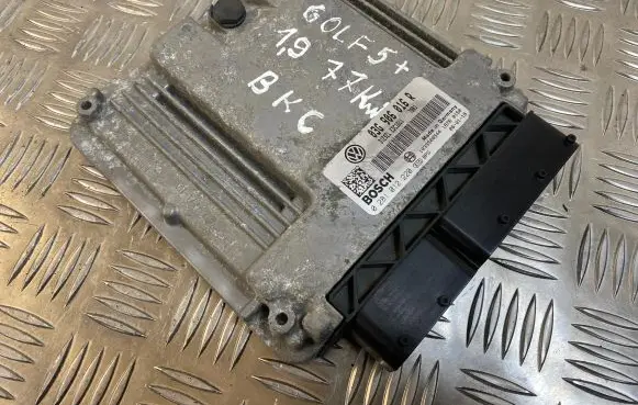 Volkswagen Golf V Engine control unit/module 03G906016R 0281012220 1039S08544