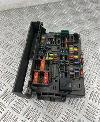 BMW 3 E90 E91 Fuse module 9119444