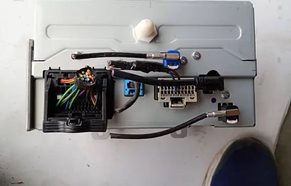 Head unit multimedia control