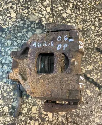 Toyota Auris 150 Front brake caliper