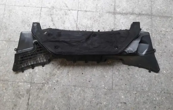 Mercedes-Benz E W210 Radiator trim 2108301044