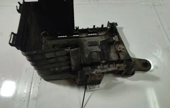 Audi A3 S3 8P Battery box tray 1K0915333H