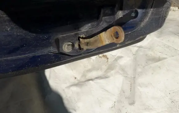 Opel Astra F Rear door check strap stopper