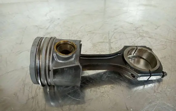 Mercedes-Benz E W212 Piston with connecting rod A6510300117