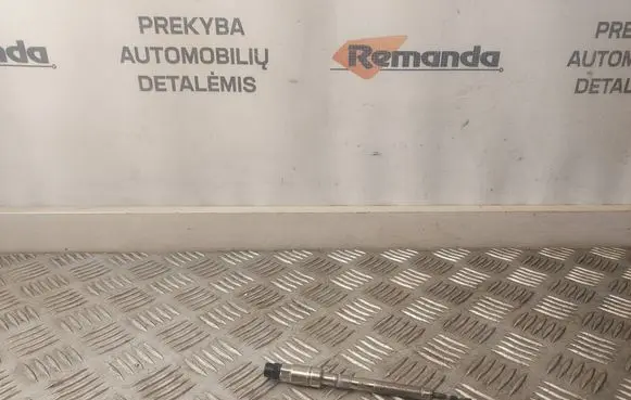 Volkswagen PASSAT B8 Glow plug 04L905061B