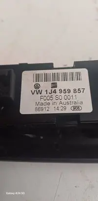 Volkswagen Golf V Electric window control switch 1J4959857 F005S00011