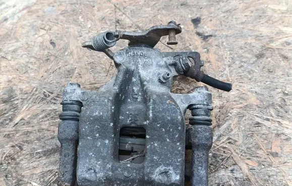 Toyota Avensis T270 Rear brake caliper