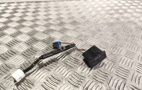 Mazda 6 AUX in-socket connector TD1166DFX5700 GS1D6705Y