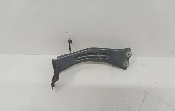 Fender mounting bracket