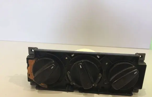 Volkswagen Golf III Climate control unit 1H0819045 1H0020045