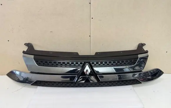 Mitsubishi Outlander Front bumper upper radiator grill 7450B298 7450R299