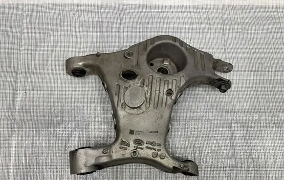 Jaguar F-Pace Rear control arm M8A25B530CB