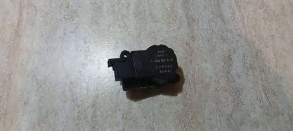Mercedes-Benz CLK A209 C209 Air flap motor/actuator A2038201642