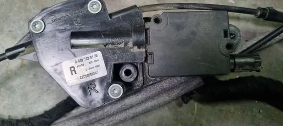 Mercedes-Benz Vito Viano W639 Rear door lock A6397330135 ZGS004 A2C53098041