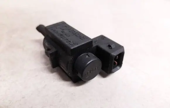 BMW 5 F10 F11 Turbo solenoid valve 70231800 7810831
