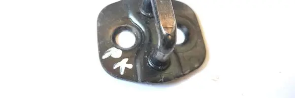 Nissan Note (E11) Front door lock loop/hook striker 