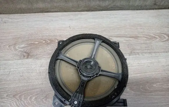 Volvo S60 Parcel shelf speaker 8633574