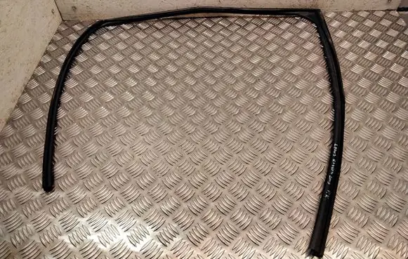 Lexus RX 450H Rubber seal front door window/glass 