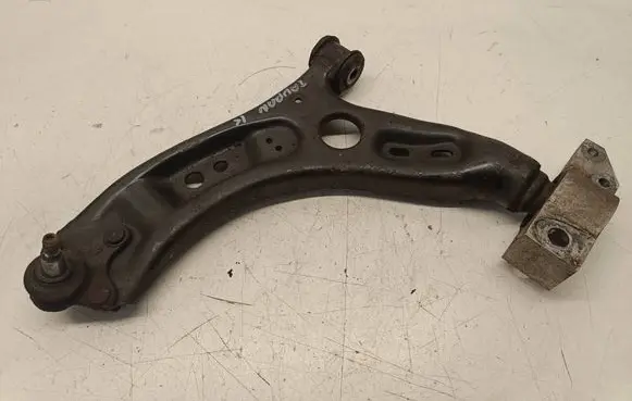 Volkswagen Touran II Front lower control arm/wishbone