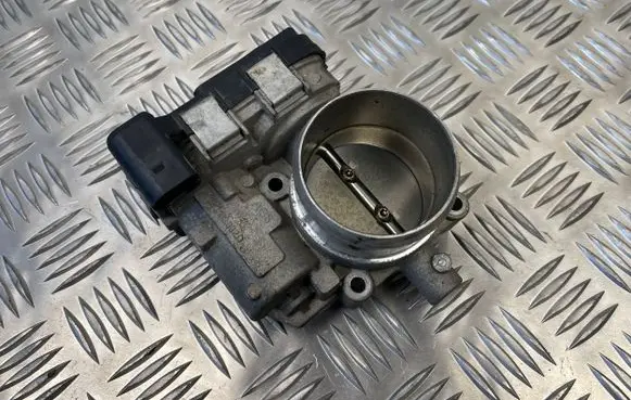 Volkswagen Golf VI Throttle valve 03C133062D